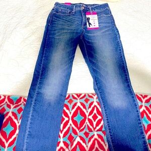 Levi’s super stretch skinny straight leg ( gold brand)